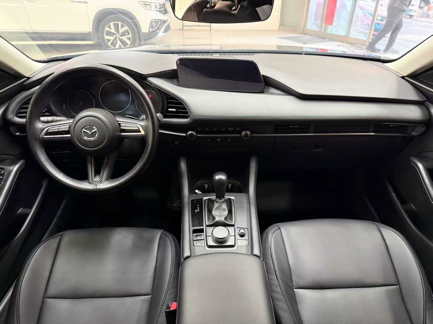 Mazda 3 Axela 2021 2.0-литровая автоматическая версия с качественным двигателем