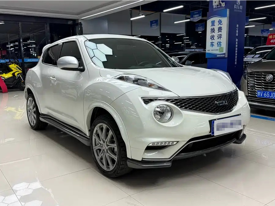 2014 Infiniti ESQ 1.6L Spontaneous Edition