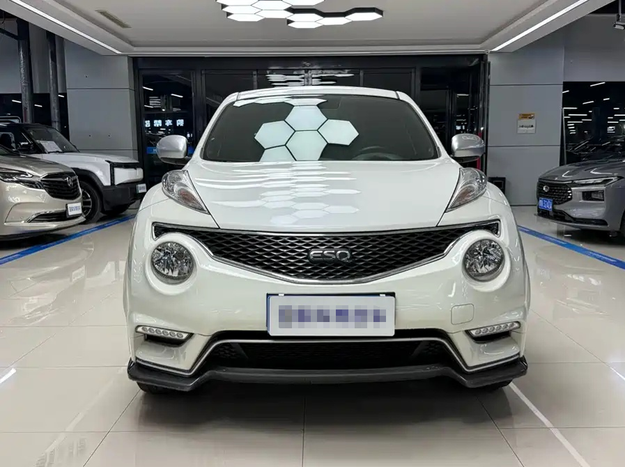 2014 Infiniti ESQ 1.6L Spontaneous Edition
