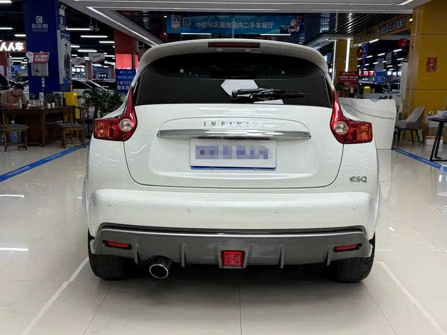 2014 Infiniti ESQ 1.6L Spontaneous Edition