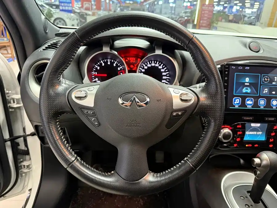 2014 Infiniti ESQ 1.6L Spontaneous Edition