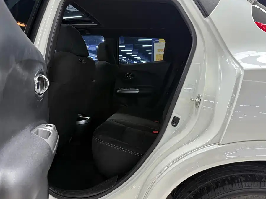 2014 Infiniti ESQ 1.6L Spontaneous Edition
