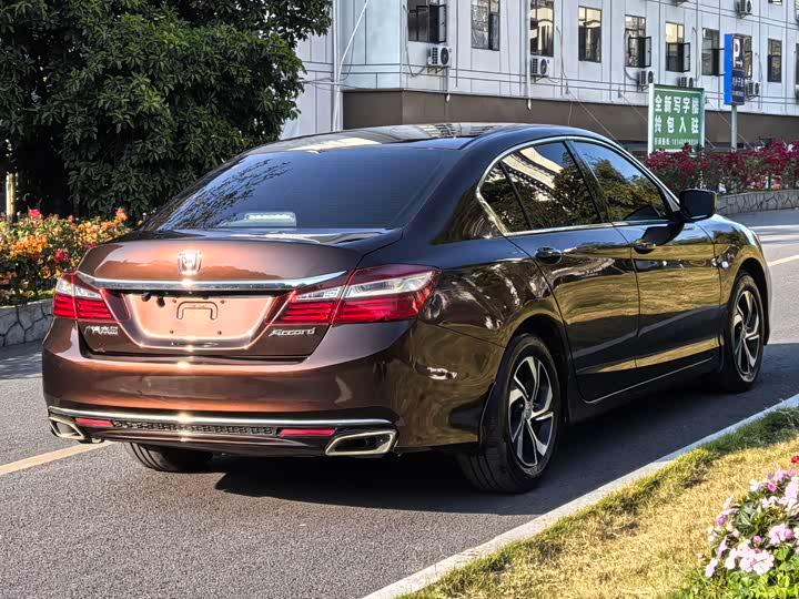 Honda 2016 Honda Accord 2.0L CVT Comfort Edition