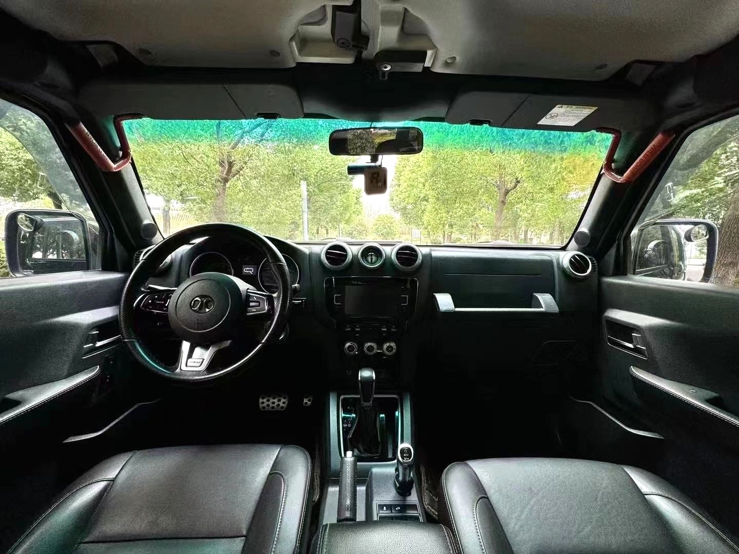 Beijing Off-road Beijing 2017 BJ40L 2.3T 4WD HuanTa Champion Edition Automatic