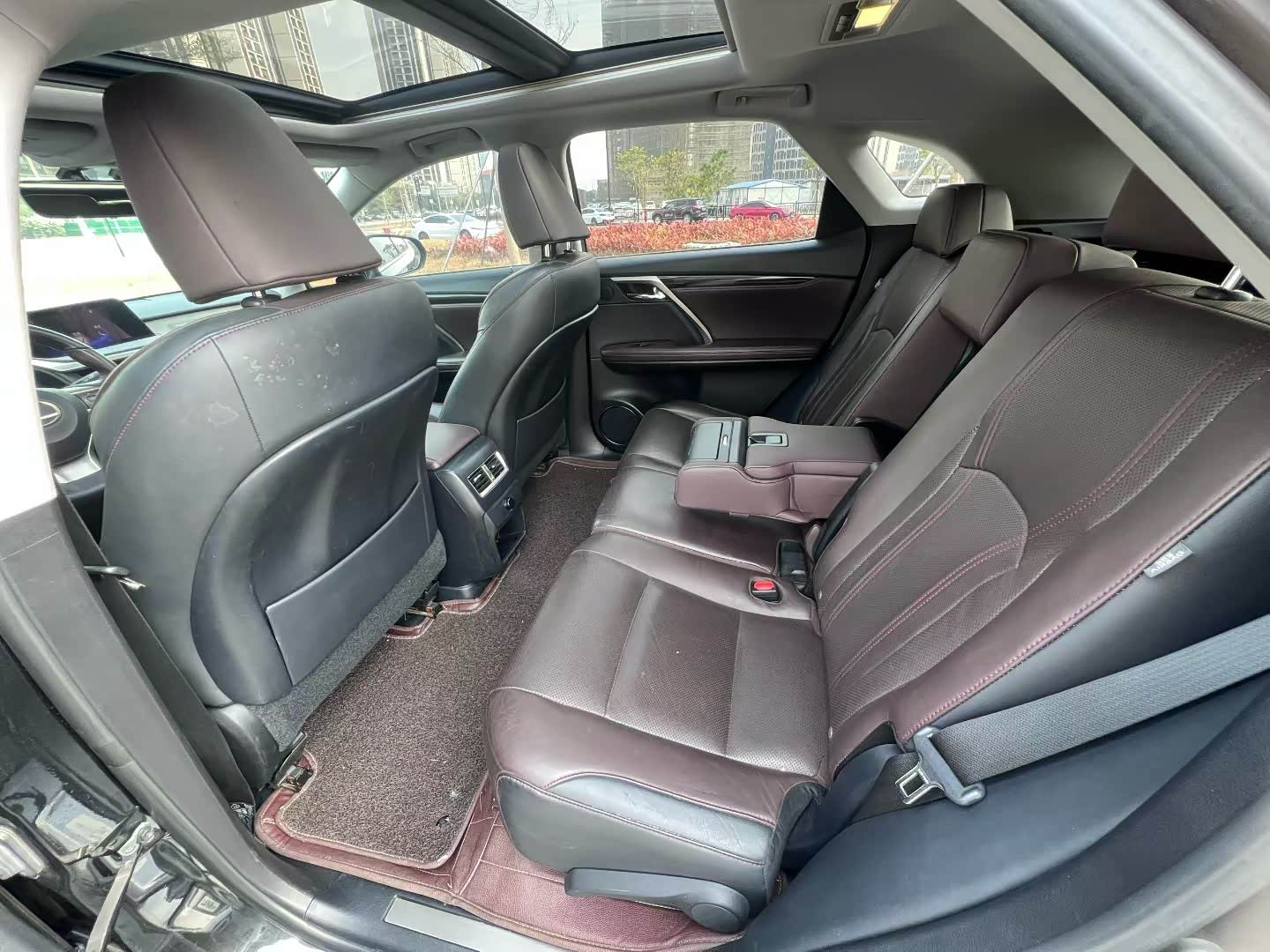 لكزس RX 2020 نموذج 300 AWD الإصدار الأنيق