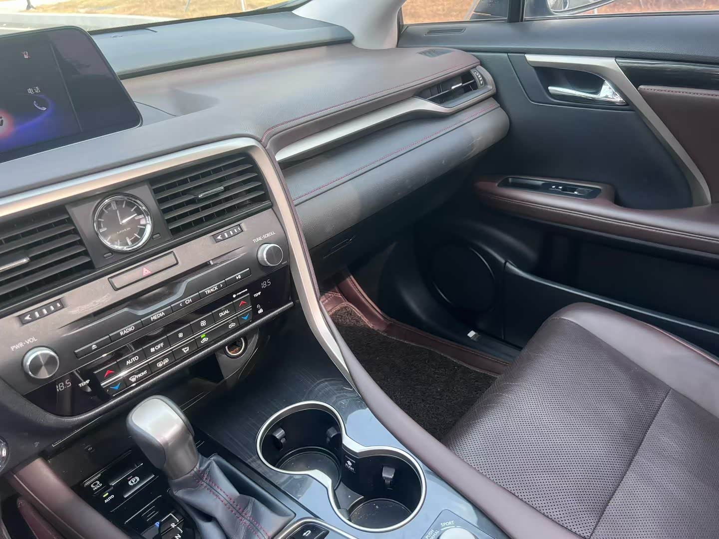 لكزس RX 2020 نموذج 300 AWD الإصدار الأنيق