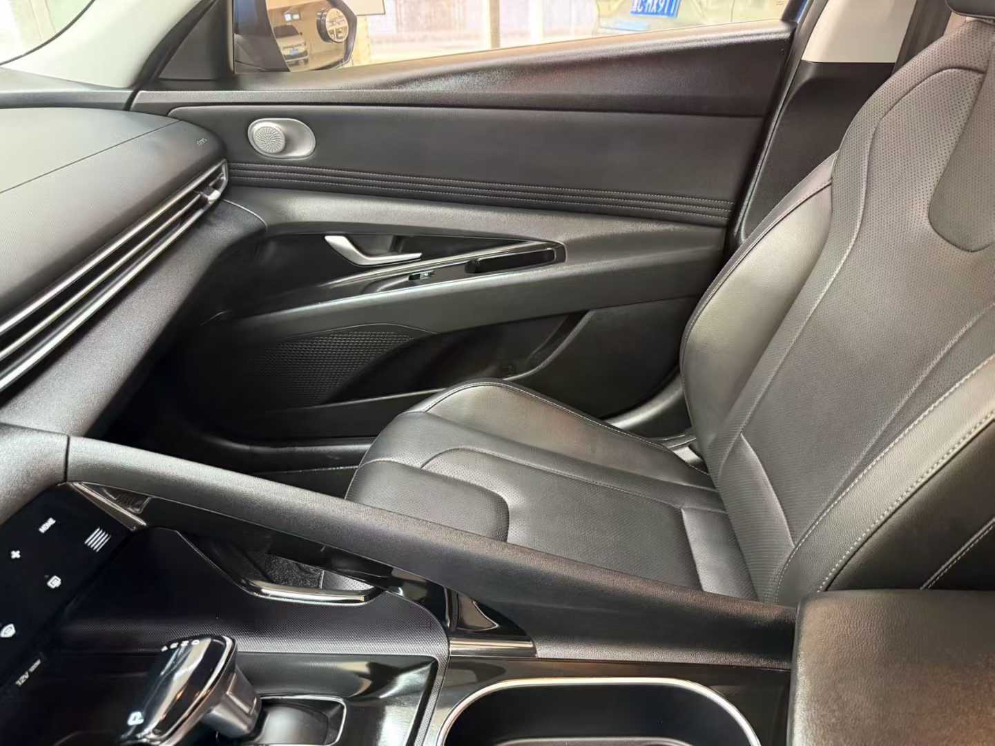 Hyundai 2022 Hyundai Elantra 1.5L CVT LUX Premium Edition