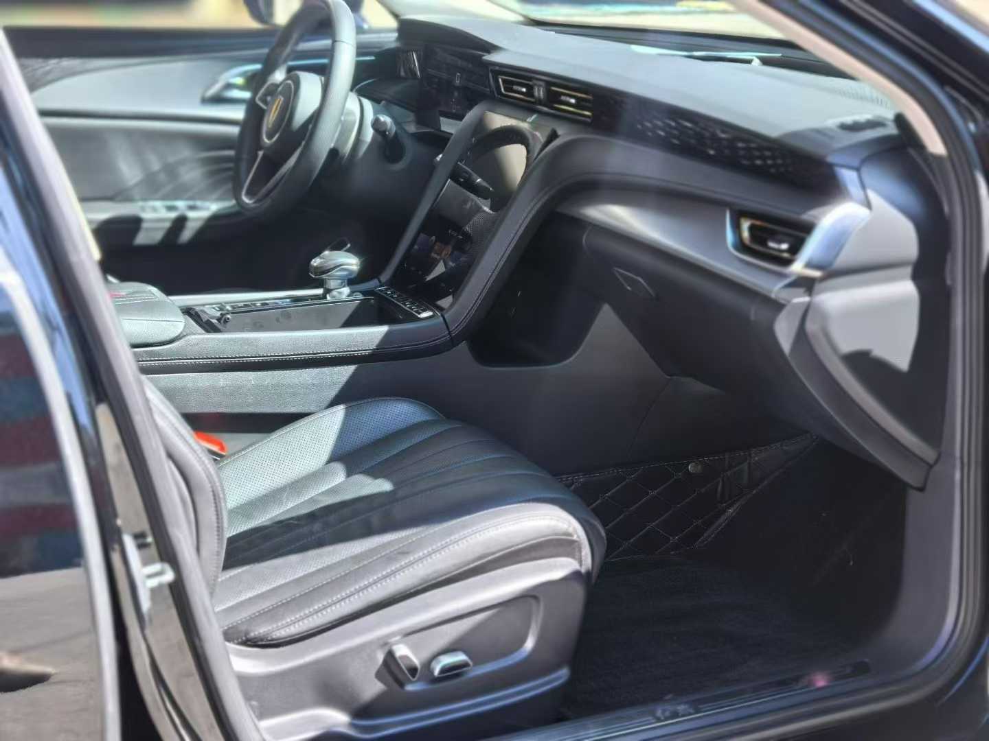 Hongqi 2023 Hongqi H5 2.0T Flagship Edition