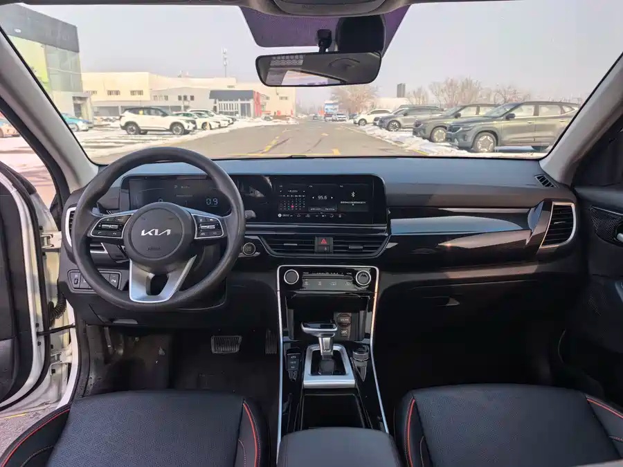 Kia 2023 Kia Seltos 1.5L CVT Deluxe Edition