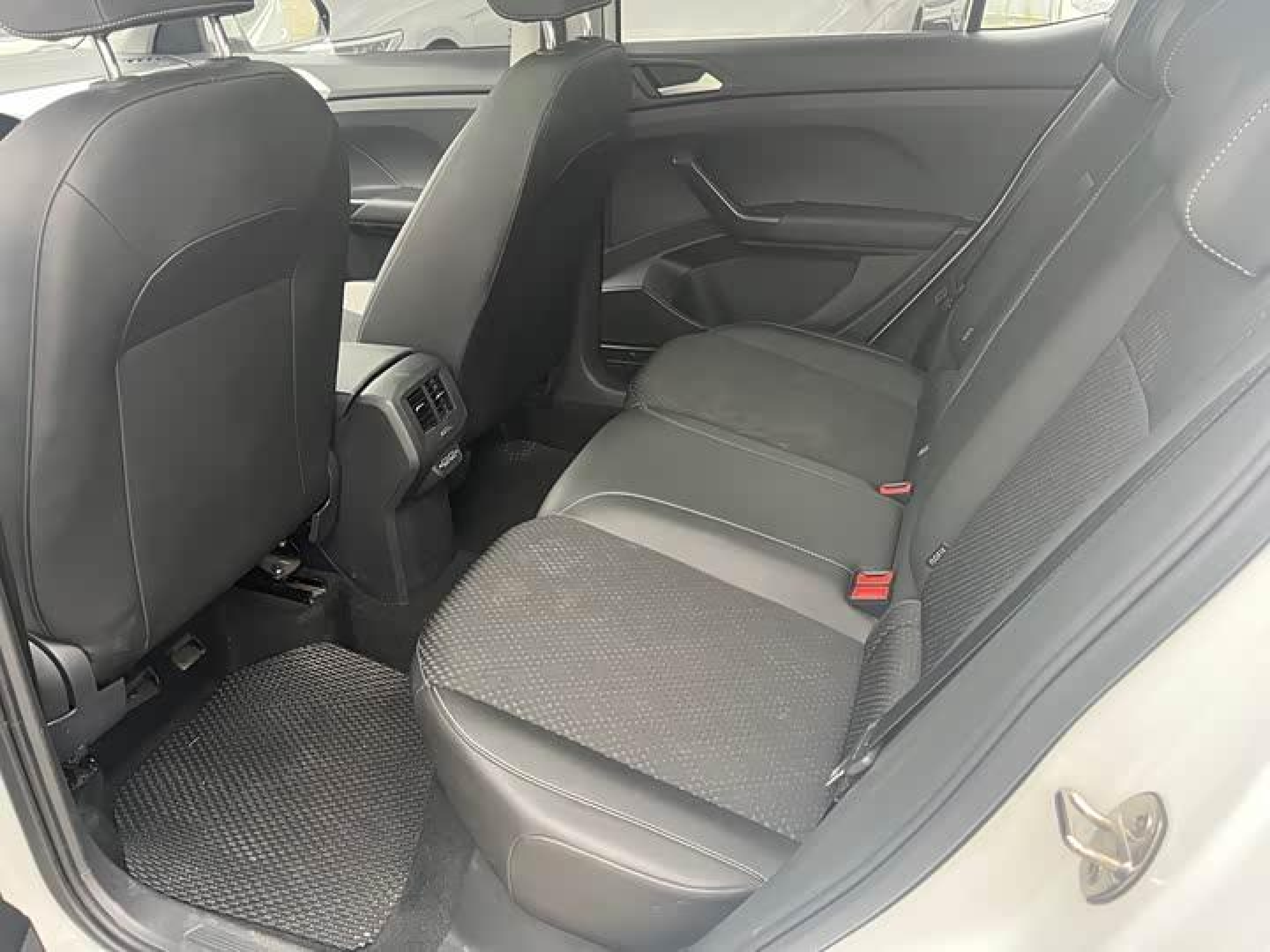 Volkswagen Volkswagen T-Roc 2023  200TSI DSG Smart Connect Edition