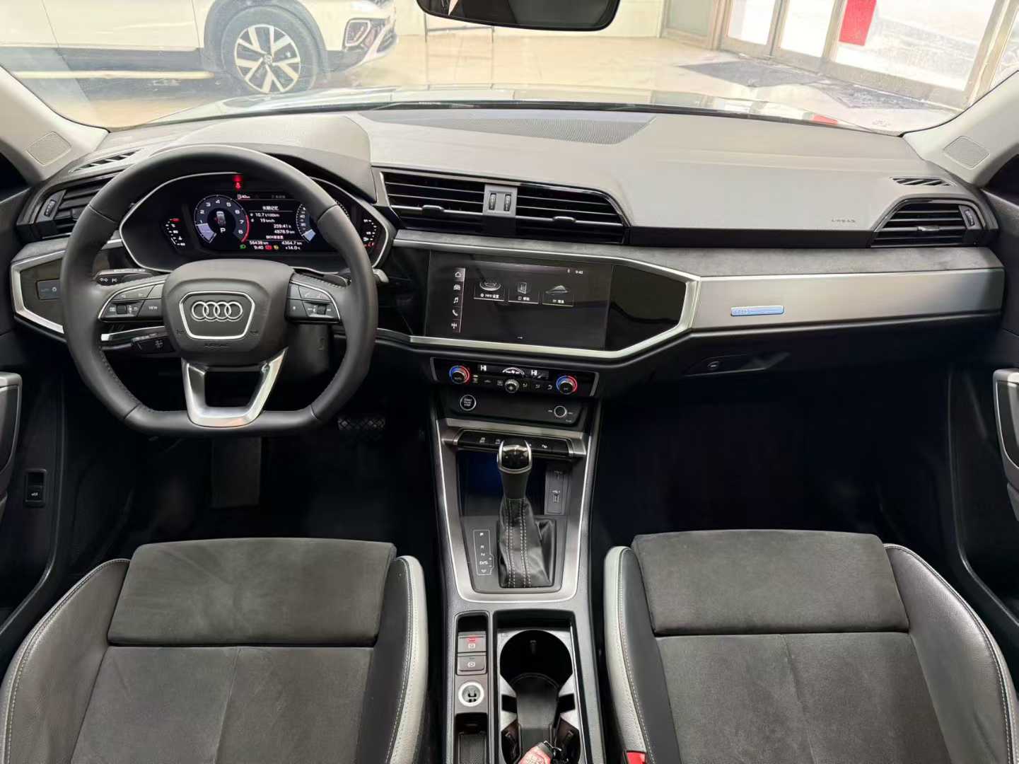 Audi 2021 Audi Q3 35 TFSI S line