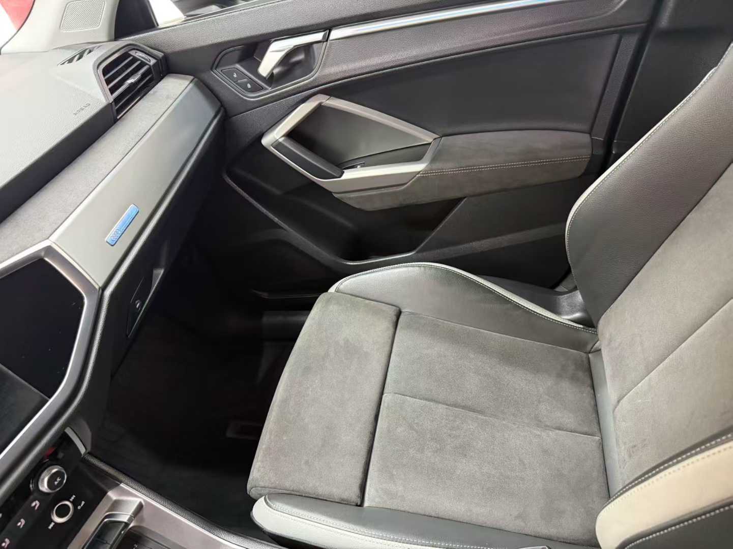 Audi 2021 Audi Q3 35 TFSI S line