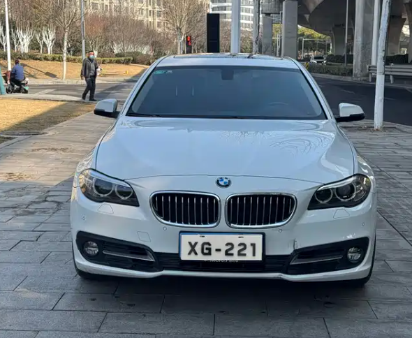 BMW 2014 BMW 5 Series 528Li Luxury Line