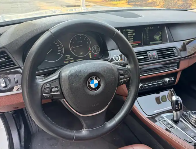 BMW 2014 BMW 5 Series 528Li Luxury Line