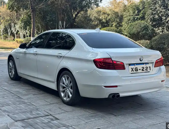 BMW 2014 BMW 5 Series 528Li Luxury Line