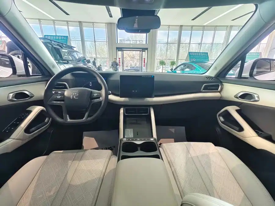 2025 BYD Yuan UP 301KM Pilot