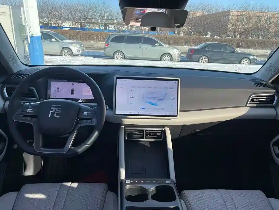 BYD BYD Yuan UP 2025 Intelligent Driving Edition 401KM Leading Model