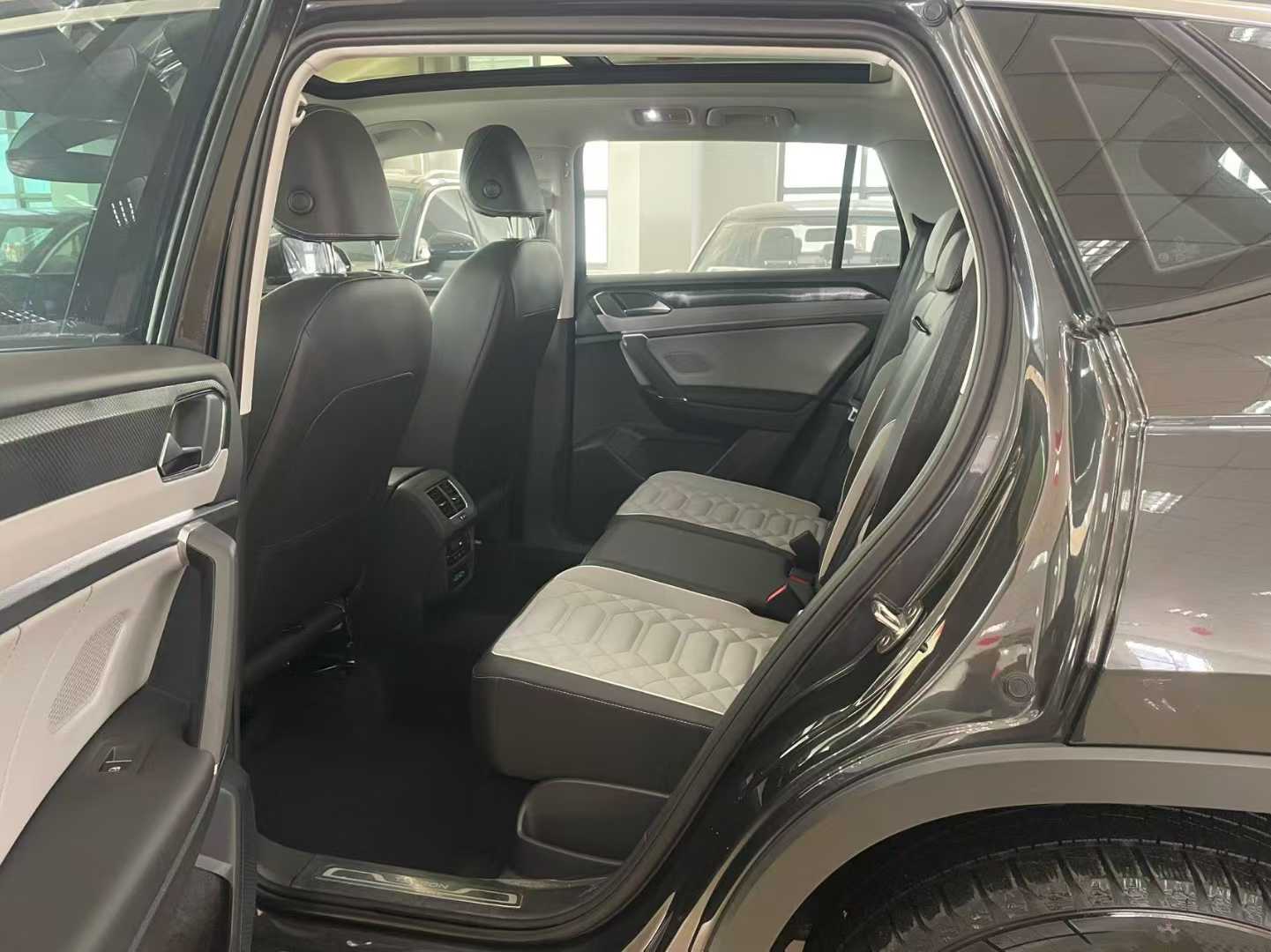 Volkswagen 2023 Volkswagen Tayron 280TSI FWD Luxury Plus Advanced Edition