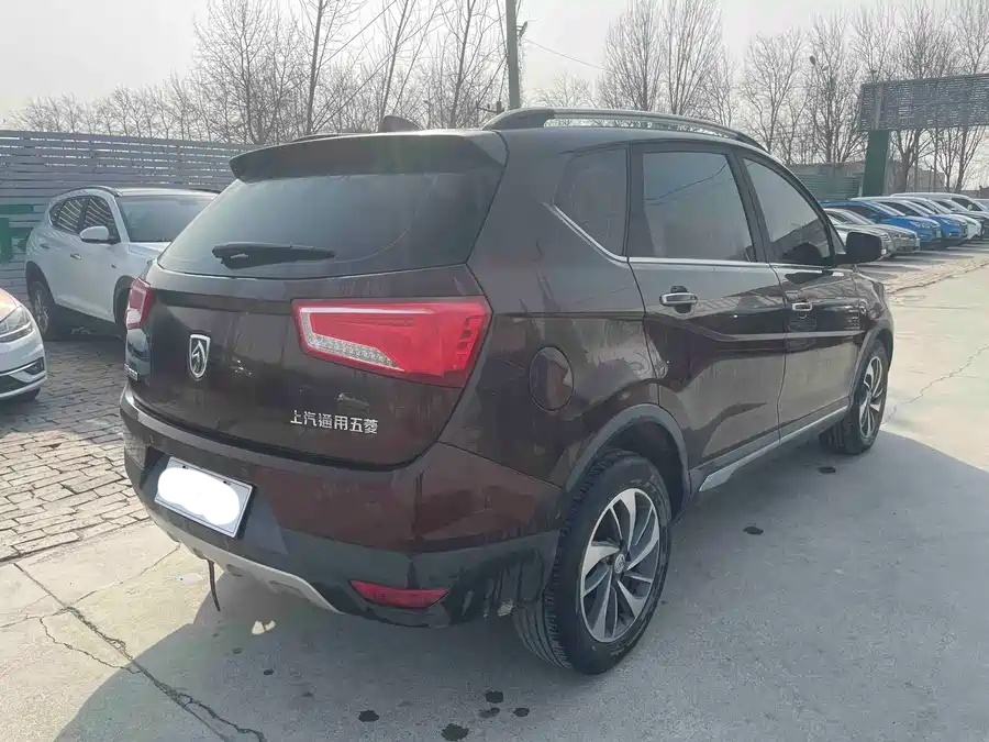 BAOJUN 2015 Baojun 560 1.8L Manual Luxury Edition