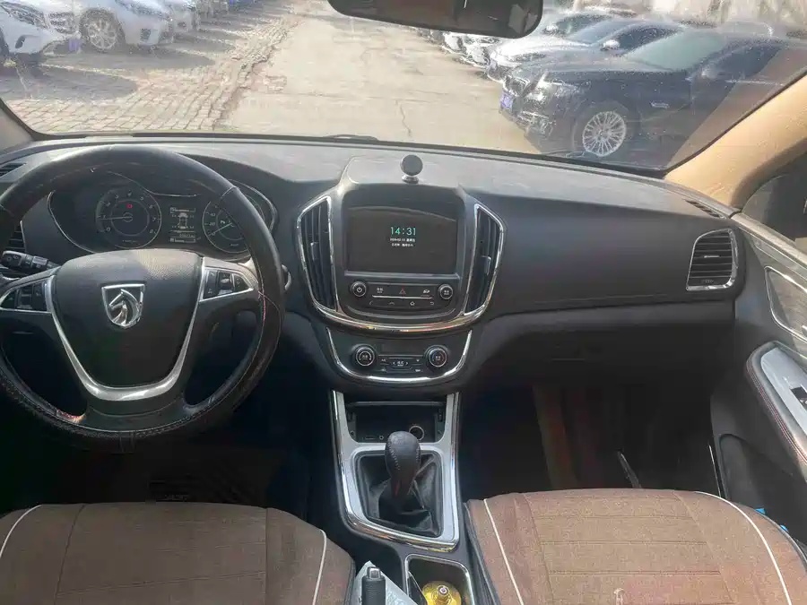 BAOJUN 2015 Baojun 560 1.8L Manual Luxury Edition