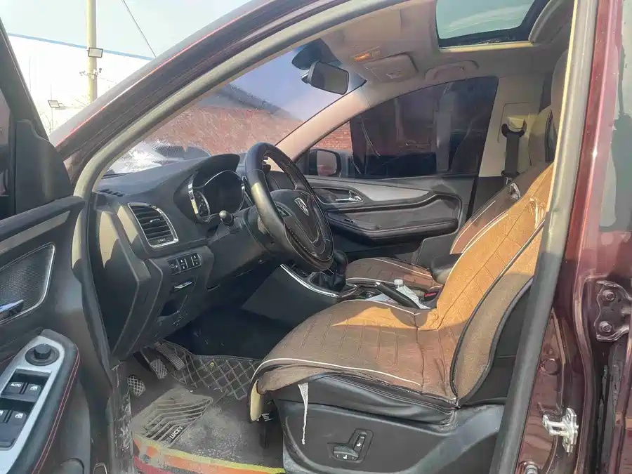 BAOJUN 2015 Baojun 560 1.8L Manual Luxury Edition