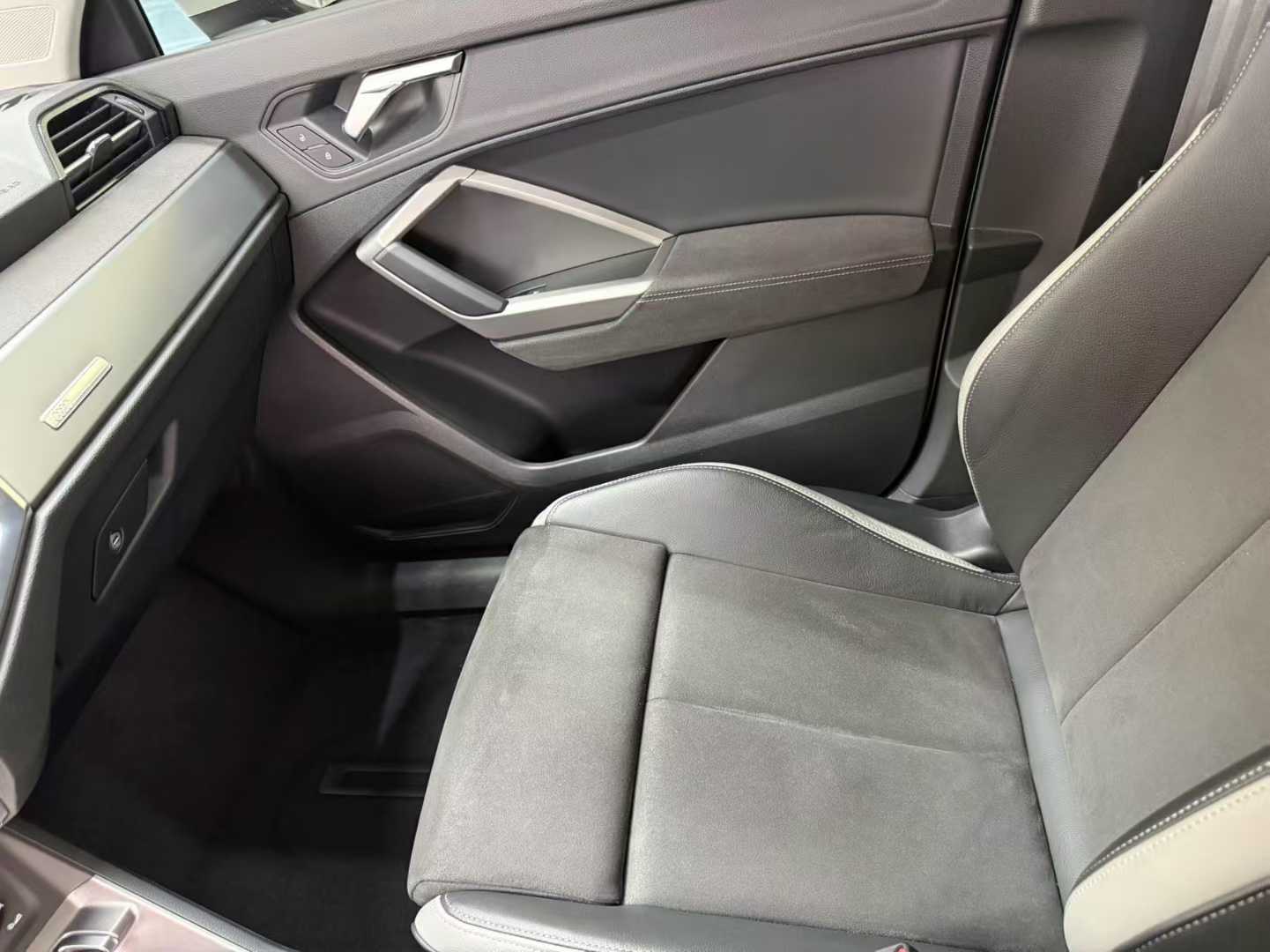 Audi 2023 Audi Q3 35 TFSI Dynamic Sensitive Edition (1.4T)