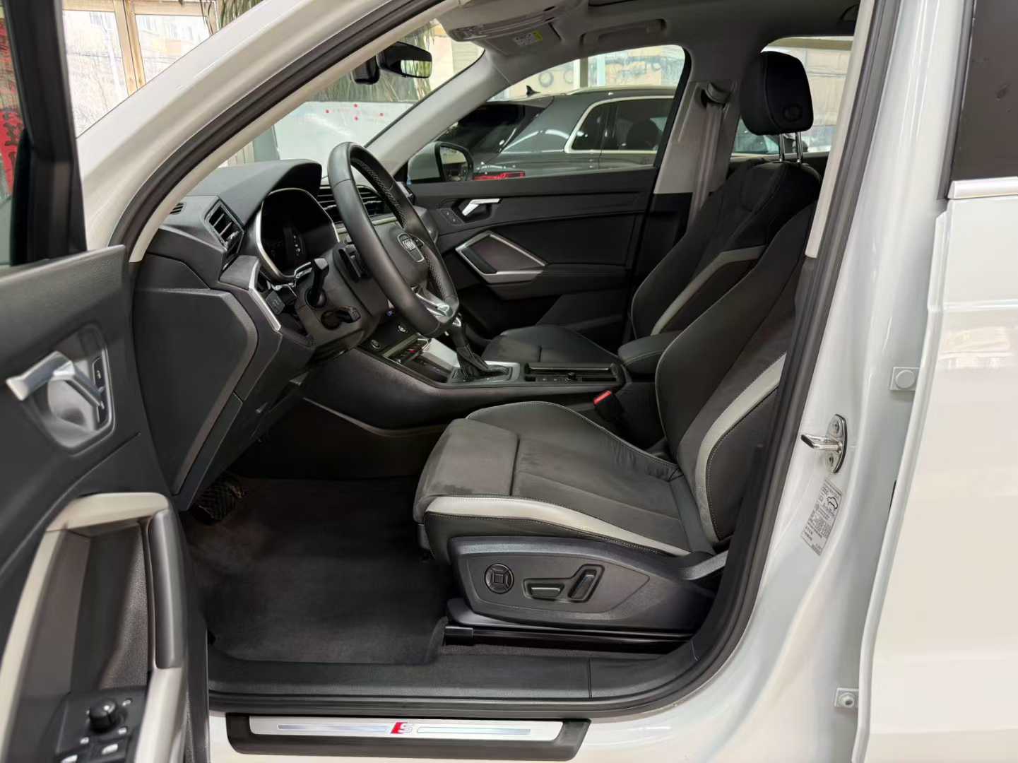 Audi 2023 Audi Q3 35 TFSI Dynamic Sensitive Edition (1.4T)