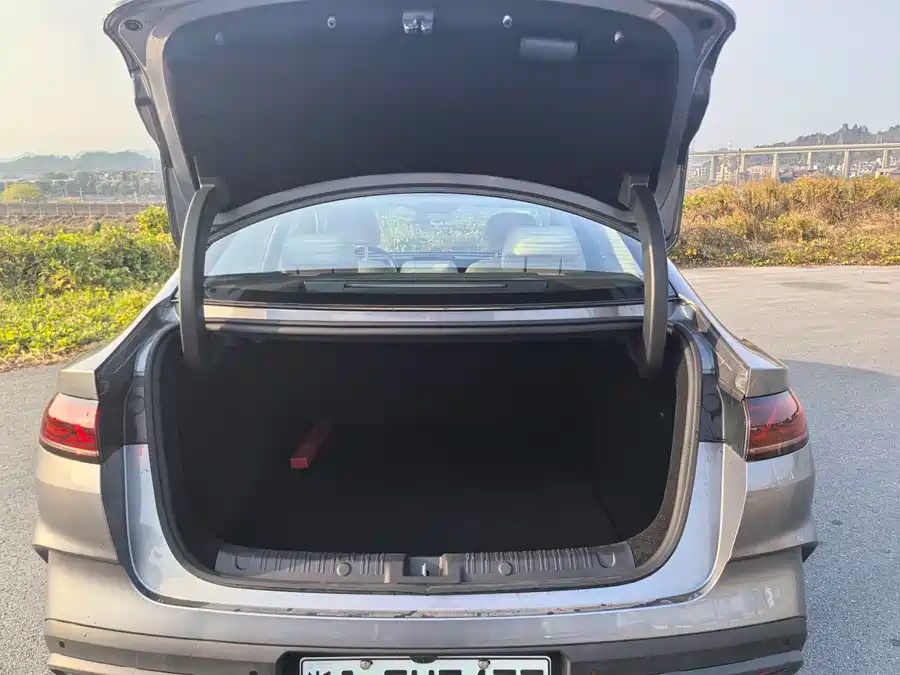 BYD 2024 BYD Qin L DM‑i 80KM Leading Edition