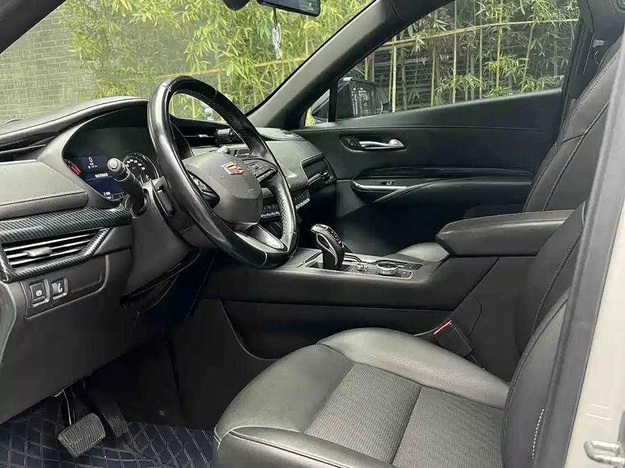 Cadillac Cadillac XT4 2018 28T Two-Wheel Drive Technology Edition