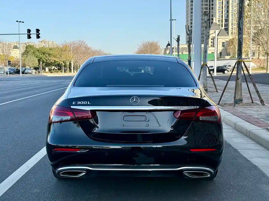 Mercedes-Benz Clase E 2022 Tercera Actualización E 300 L Edición de Lujo