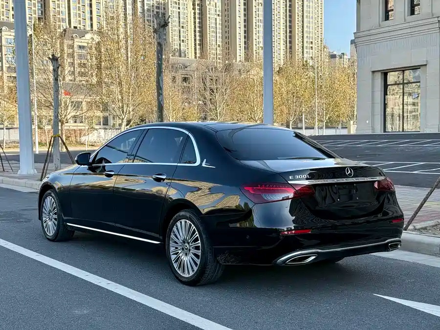 Mercedes-Benz Clase E 2022 Tercera Actualización E 300 L Edición de Lujo