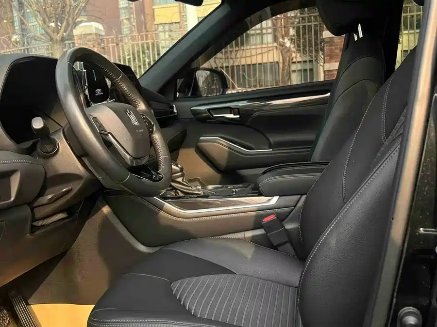 Toyota Crown Kluger 2022 2.5L HEV 4WD Luxury Edition