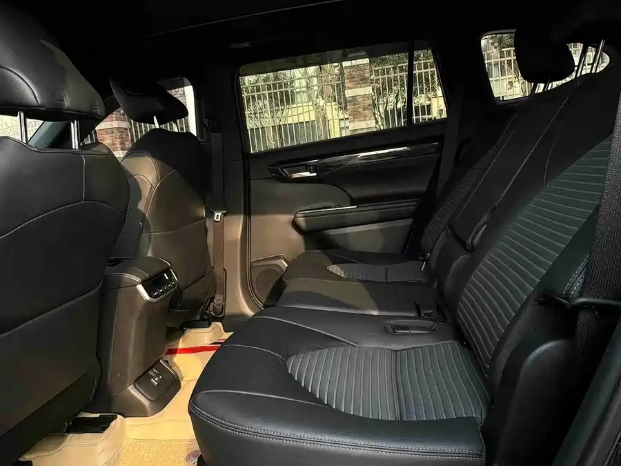 Toyota Crown Kluger 2022 2.5L HEV 4WD Luxury Edition