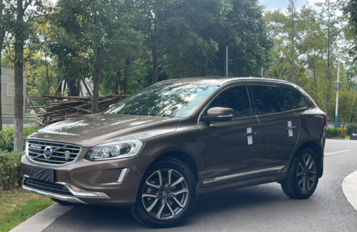 2017 Volvo XC60 T5 AWD Momentum Pro Edition