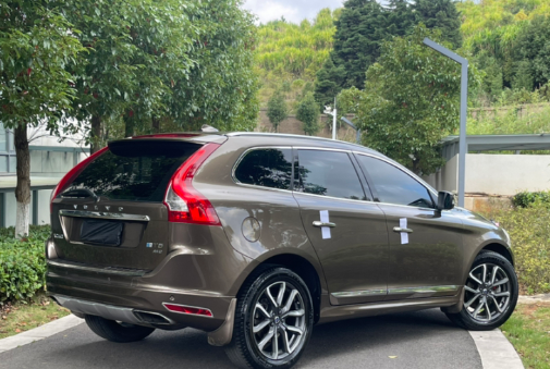 Volvo 2017 Volvo XC60 T5 AWD Momentum Pro Edition