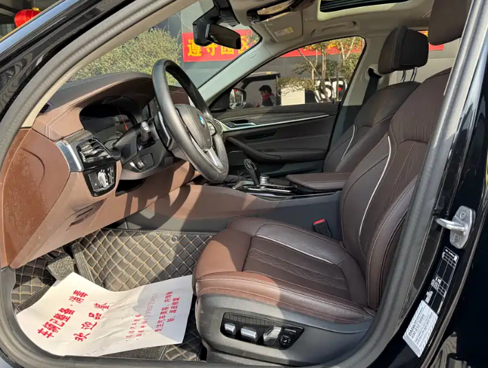 BMW 2023 BMW 5 Series  530Li Luxury Package