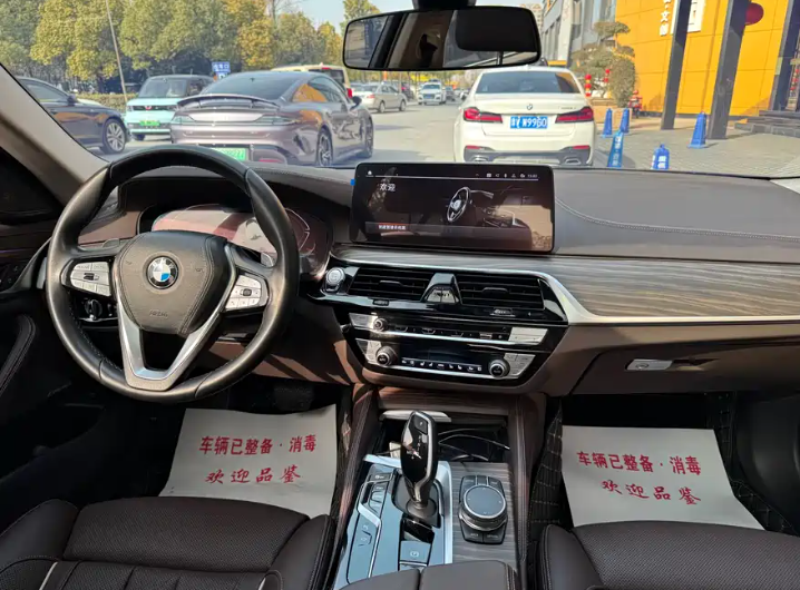 BMW 2023 BMW 5 Series  530Li Luxury Package