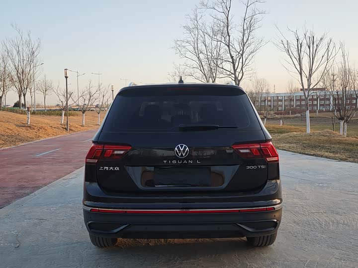 Volkswagen Tiguan L 2025 Outstanding model 300TSI Automatic 2WD Version