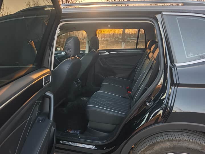 Volkswagen Tiguan L 2025 Outstanding model 300TSI Automatic 2WD Version