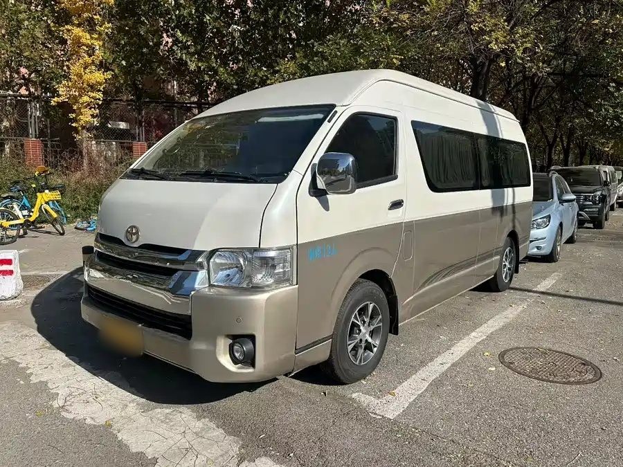 2011 Toyota HiAce 2.7L Automatic Standard 13-Seater