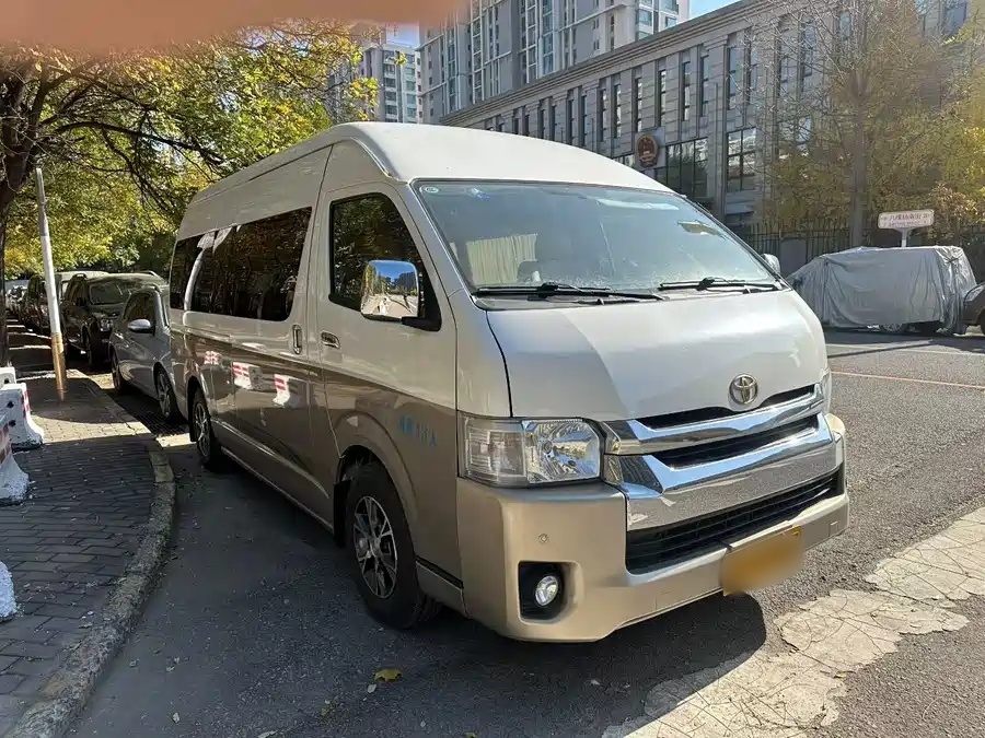 Toyota 2011 Toyota HiAce 2.7L Automatic Standard 13-Seater