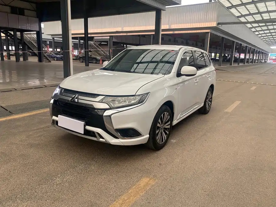 2020 Mitsubishi Outlander 2.0L 2WD ES 5-Seat