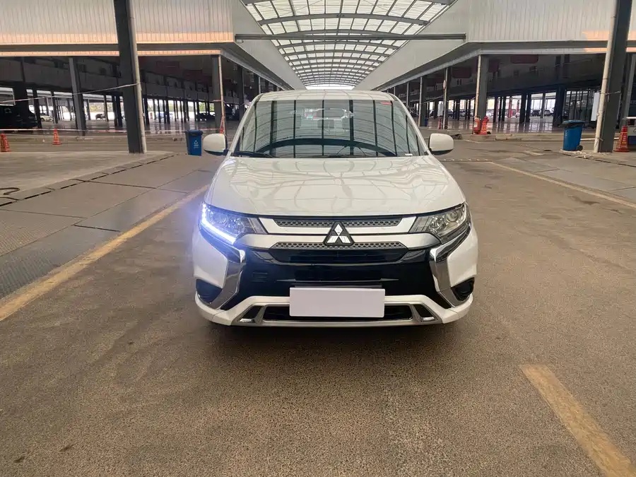 2020 Mitsubishi Outlander 2.0L 2WD ES 5-Seat