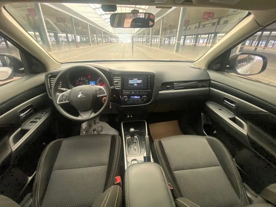 2020 Mitsubishi Outlander 2.0L 2WD ES 5-Seat