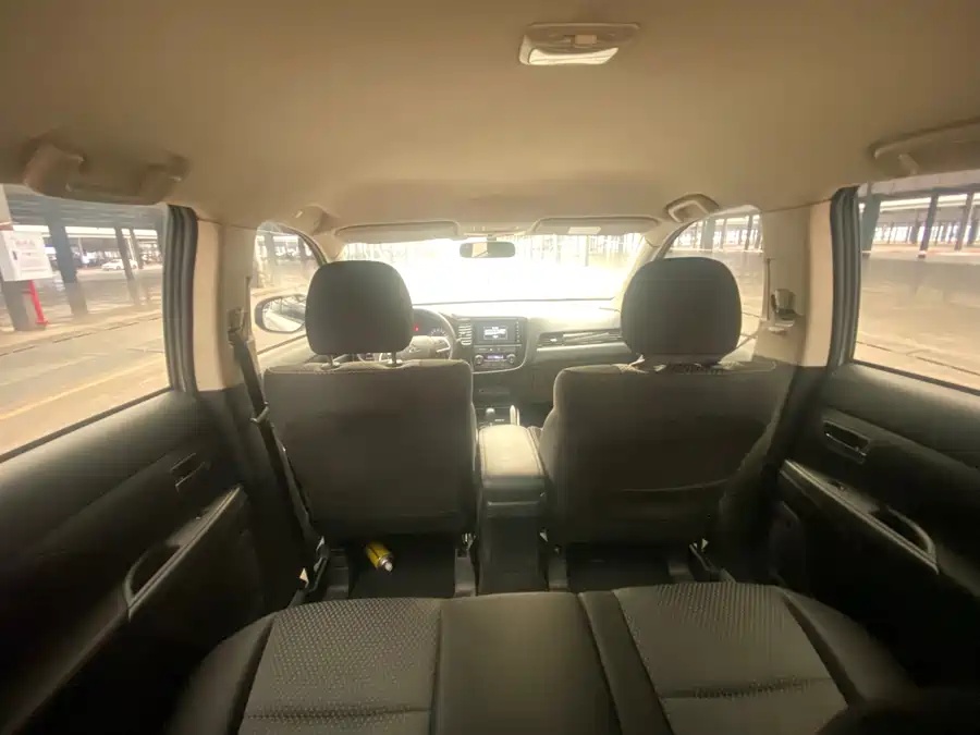 2020 Mitsubishi Outlander 2.0L 2WD ES 5-Seat