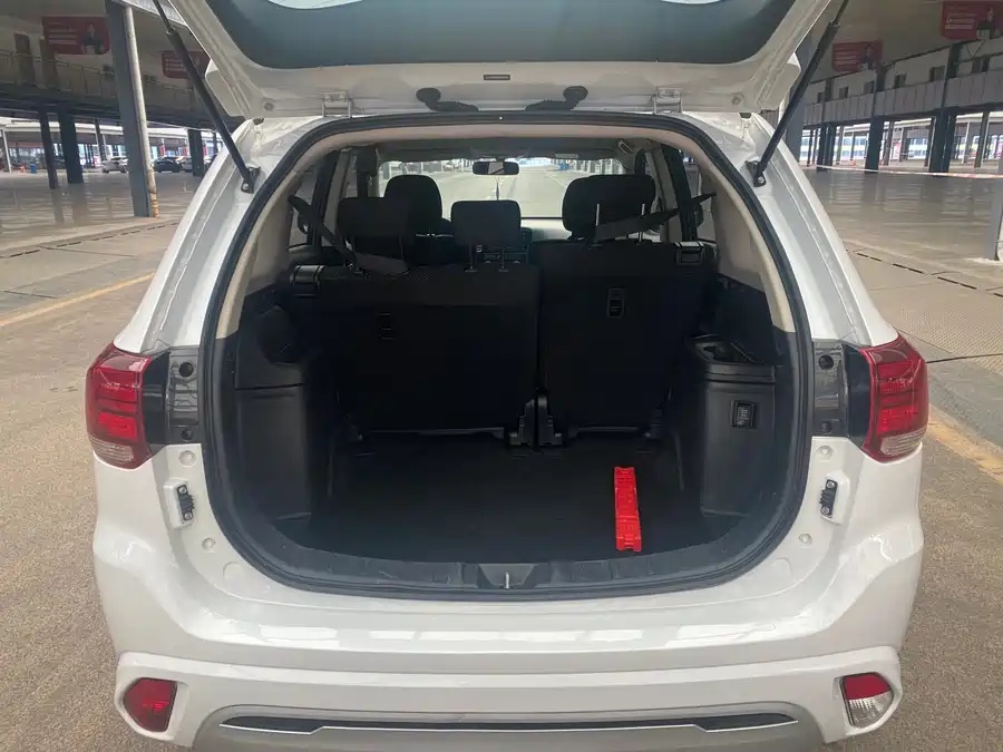 2020 Mitsubishi Outlander 2.0L 2WD ES 5-Seat