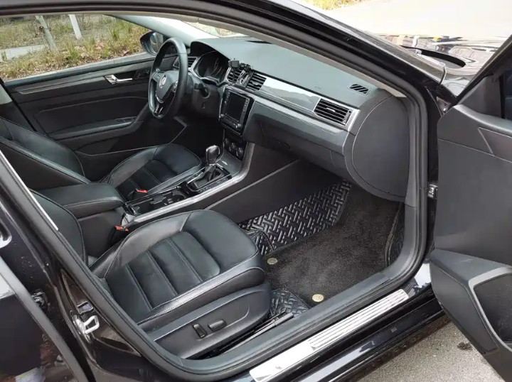 Volkswagen 2017 Volkswagen Passat 330TSI DSG Premium