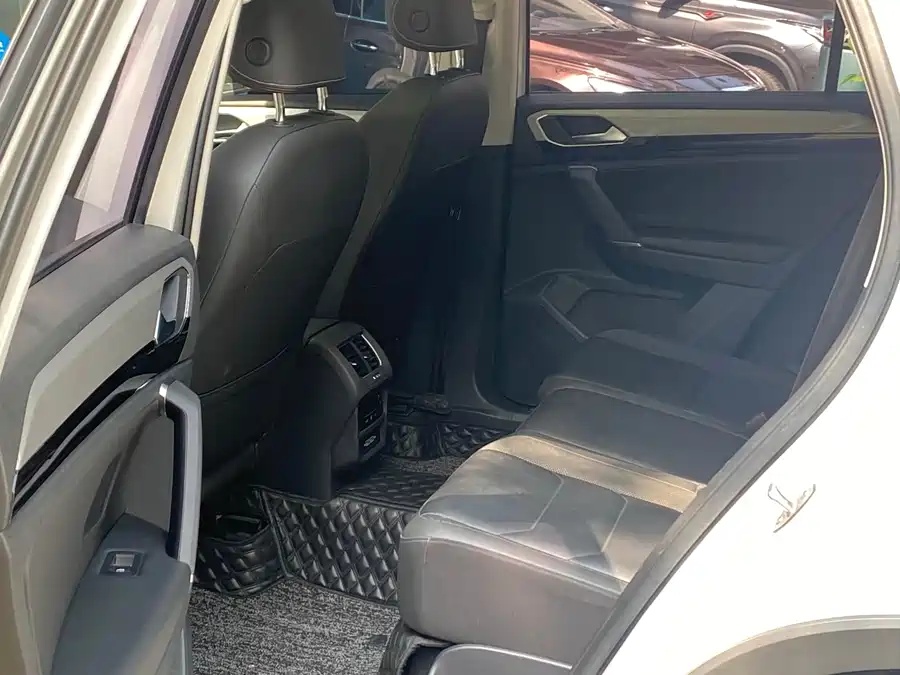 Volkswagen 2020 Volkswagen Tayron 330TSI 2WD Luxury Intelligent Connected Edition