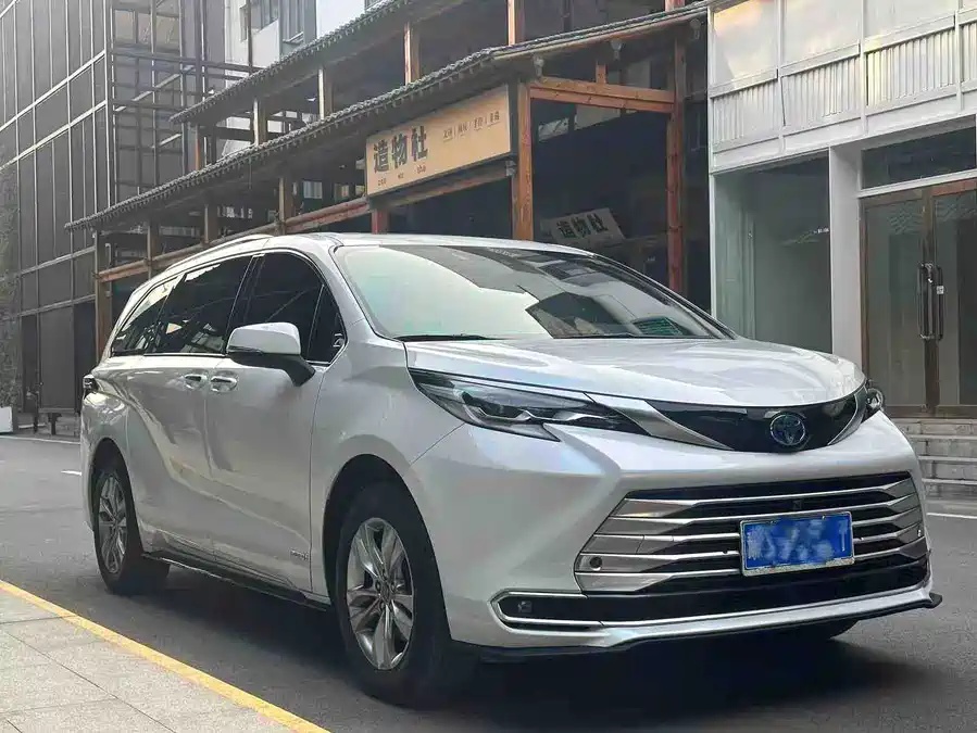 Toyota Sienna 2021 2.5L Hybrid Platinum Edition