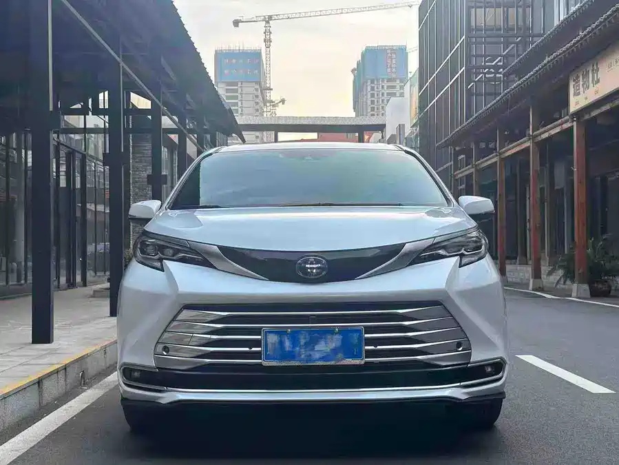 Toyota Toyota Sienna 2021 2.5L Hybrid Platinum Edition